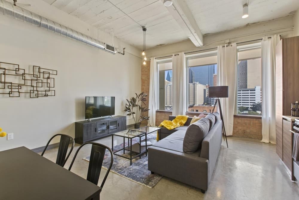 Convention Center 1bd In Prime Location