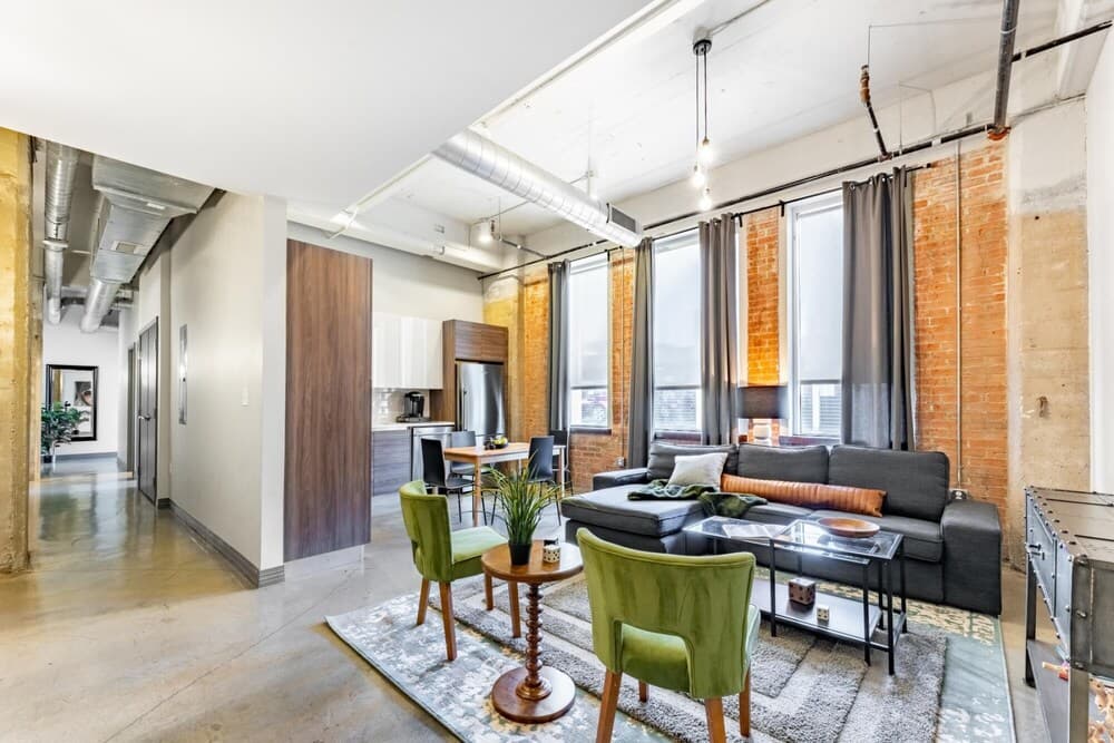 Convention Center 2bd Near Hotspots