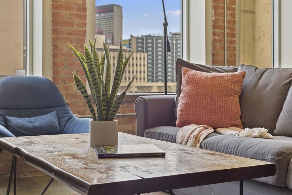 Convention Center Contactless 2bd Downtown