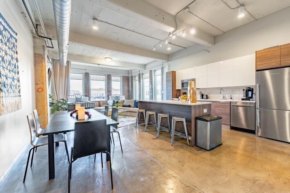 3bd in Downtown Walk to Convention Center