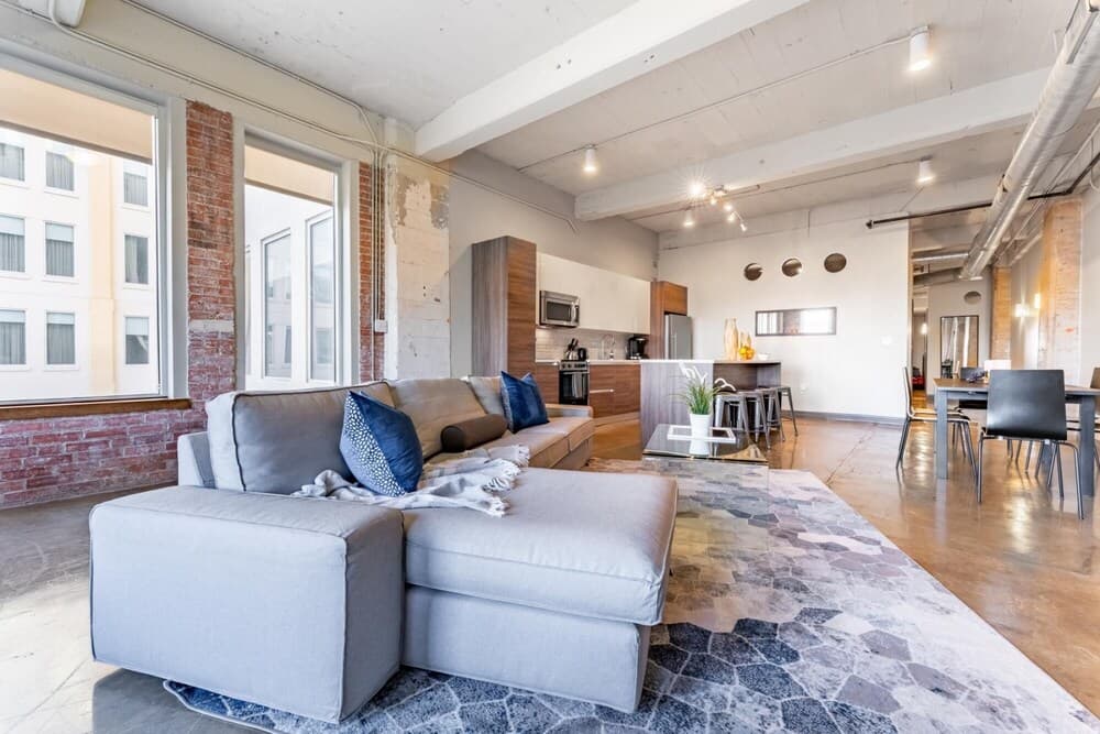 3bd in Downtown Walk to Convention Center