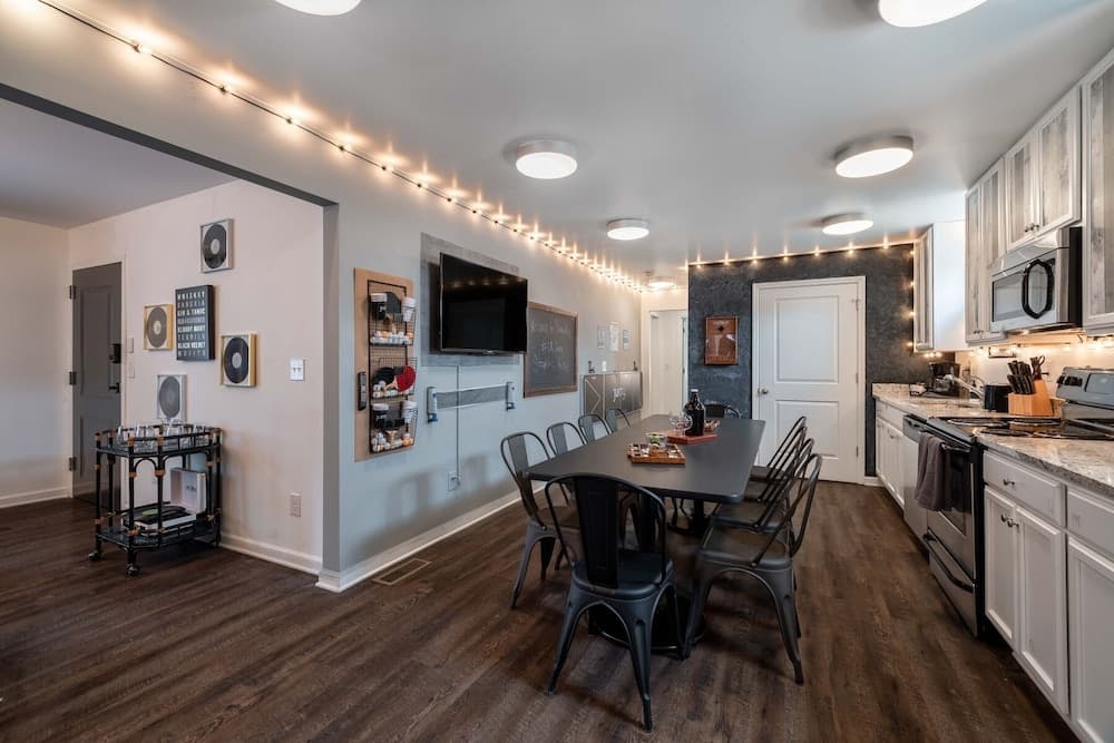 Close To Music Row Touchless Lovely 4bd Unit