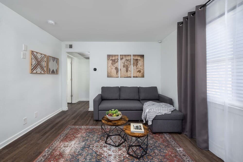 Hip 1BD Apartment Near Downtown With Parking