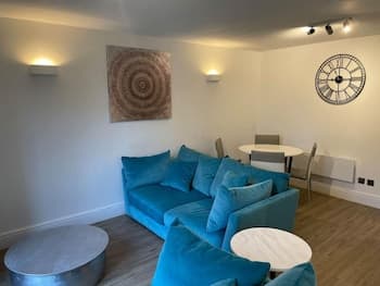 Gardenside, Free Private Parking