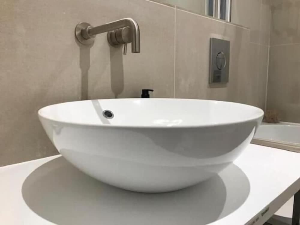 Signet Apartments - Carlyle House