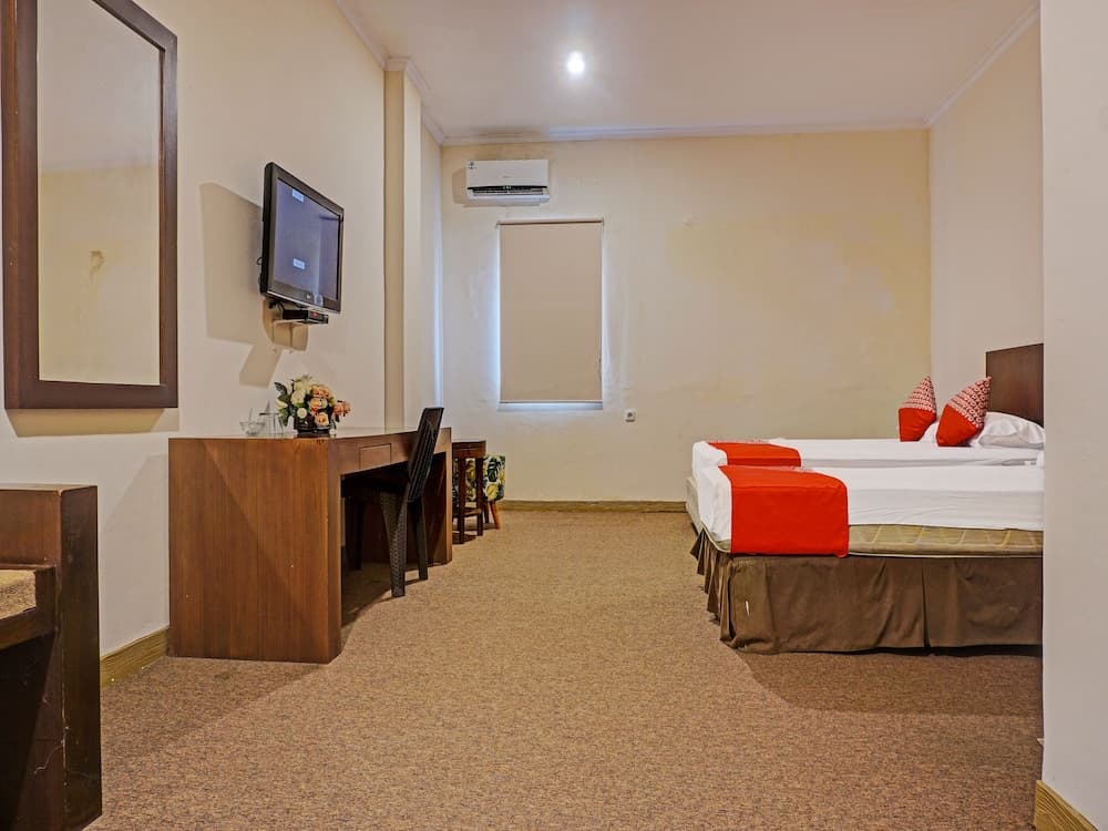 Collection O 91414 Hotel Marina Beach