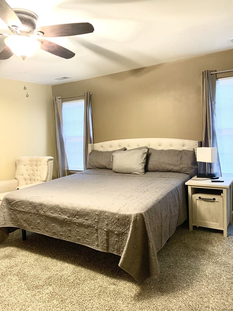 Spacious 4BR House w Balcony