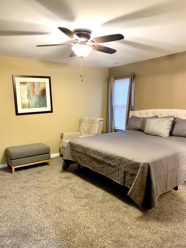 Spacious 4BR House w Balcony