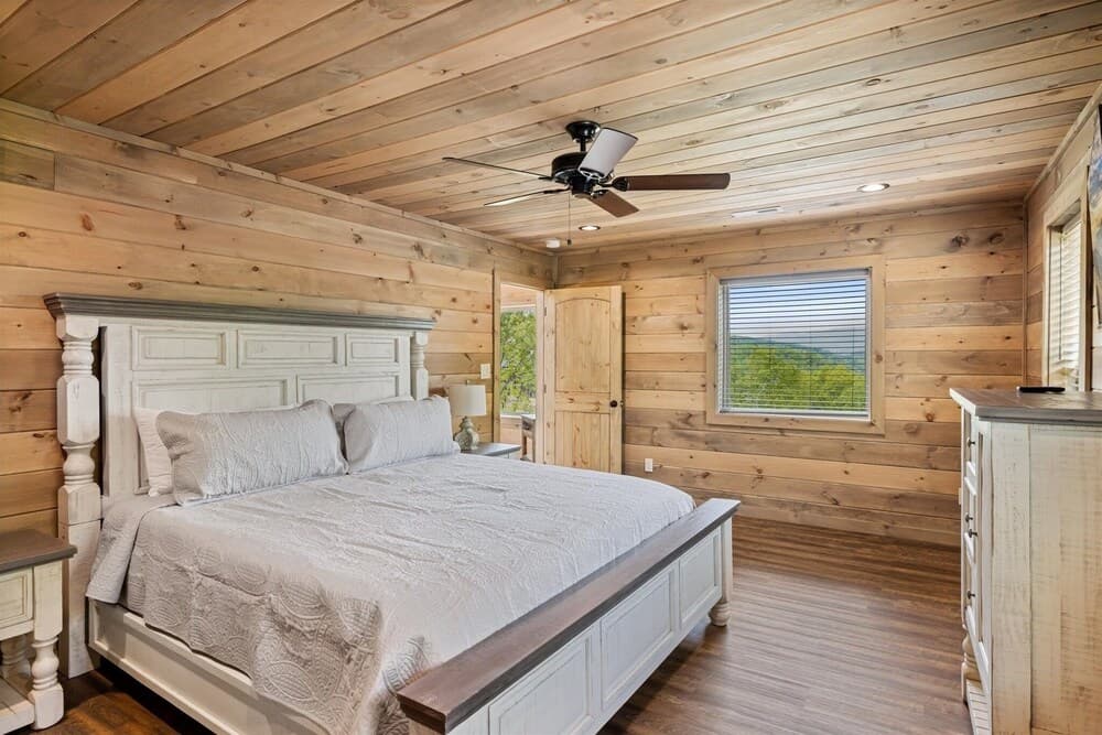 Southern Comfort 5 Bedroom Cabin by RedAwning