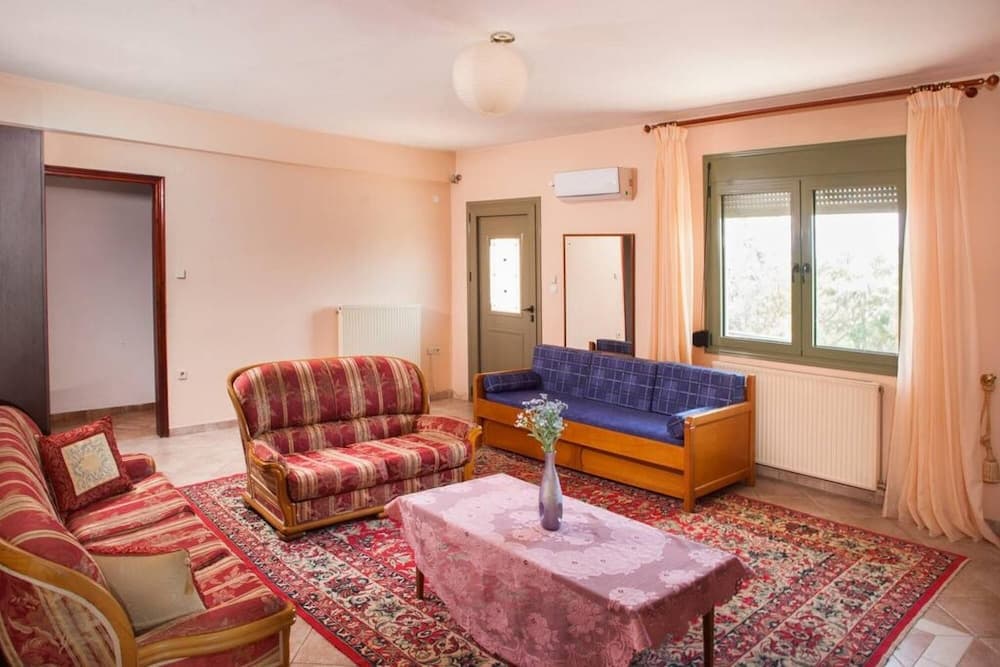 Suburban Flat in Volos