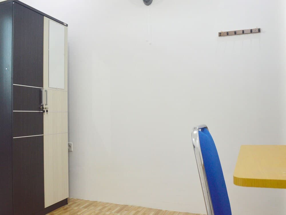 SPOT ON 91616 Kharisma Guest House