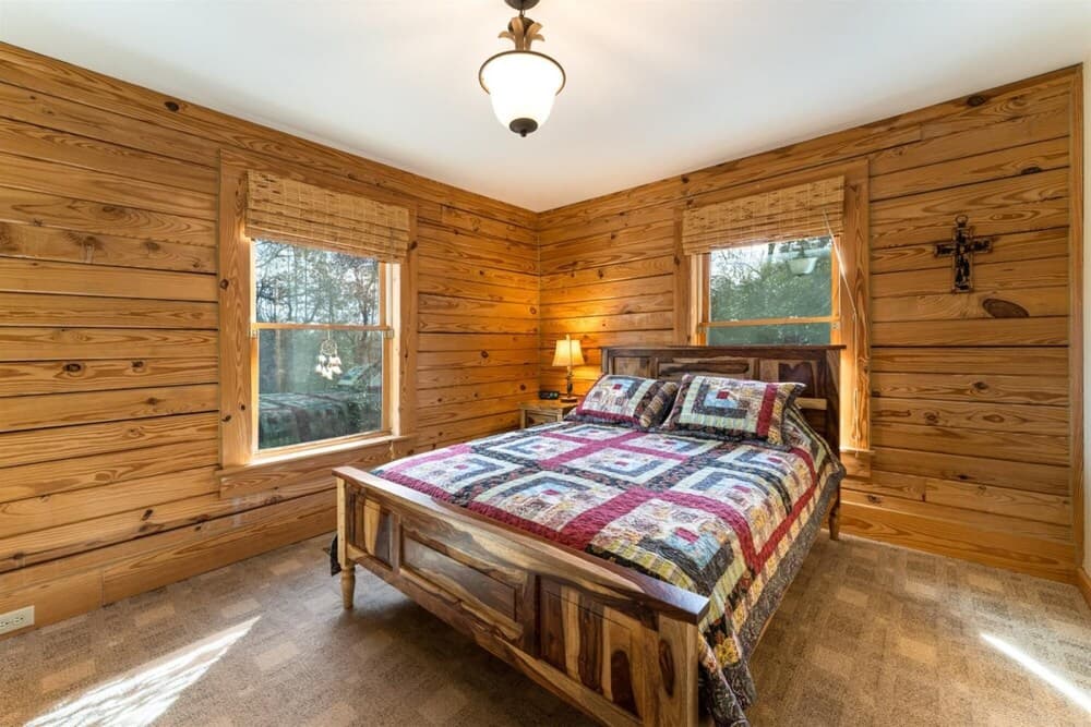 Bearadise Log Cabin in Hendersonville