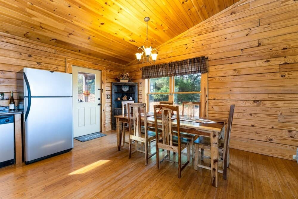 Bearadise Log Cabin in Hendersonville
