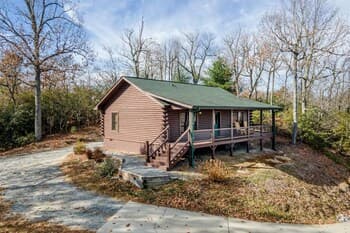 Bearadise Log Cabin in Hendersonville