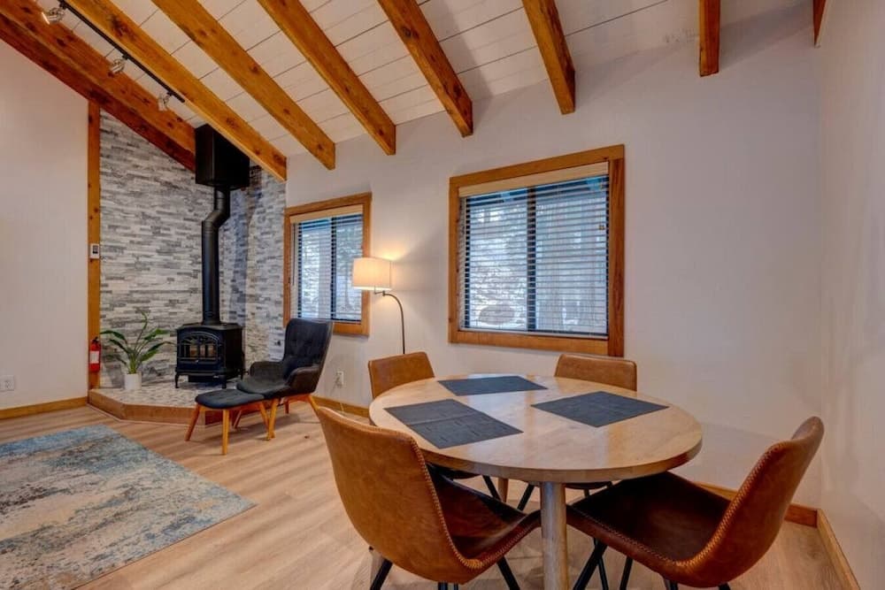 1BR Cabin w Extra beds & Sofa Bed