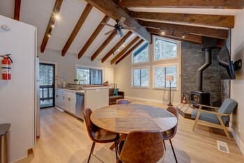 1BR Cabin w outdoor Patio & Extra Bed