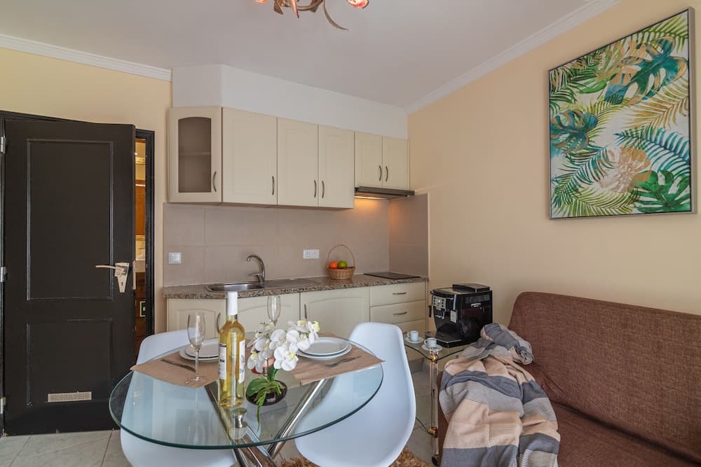 Faro Airport Flat 4 by Homing