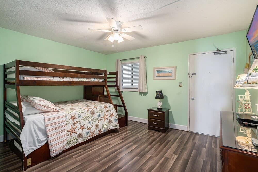 0112 Waters Edge Resort 3 Bedroom Condo by RedAwning