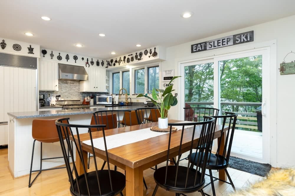 Ski-in out Mountain Home-jacuzzi Sauna Wintergreen