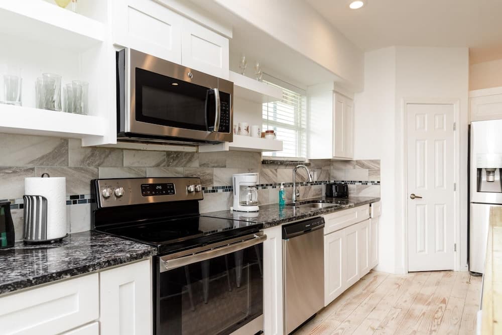 Keeper Red - Bay Views With Private Boat Dock