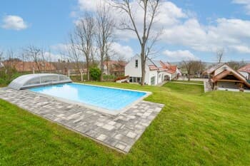 Oszter House With Pool