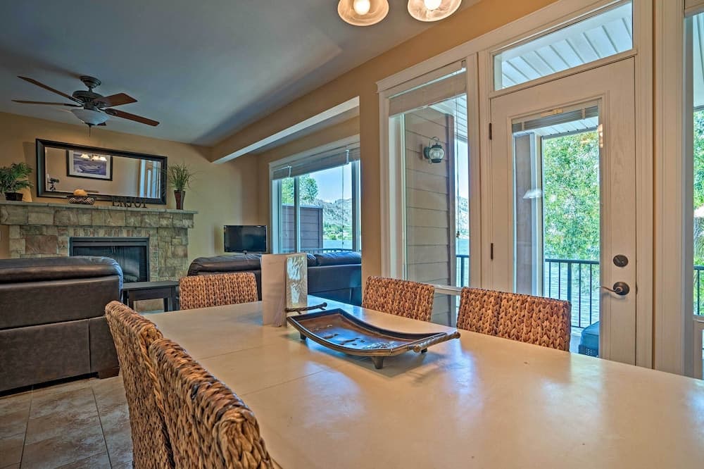 Lakefront Resort Townhome With Gas Grill & Kayaks!