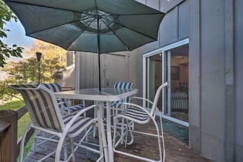 1 Mi to Jack Frost Ski Resort: Water-view Retreat