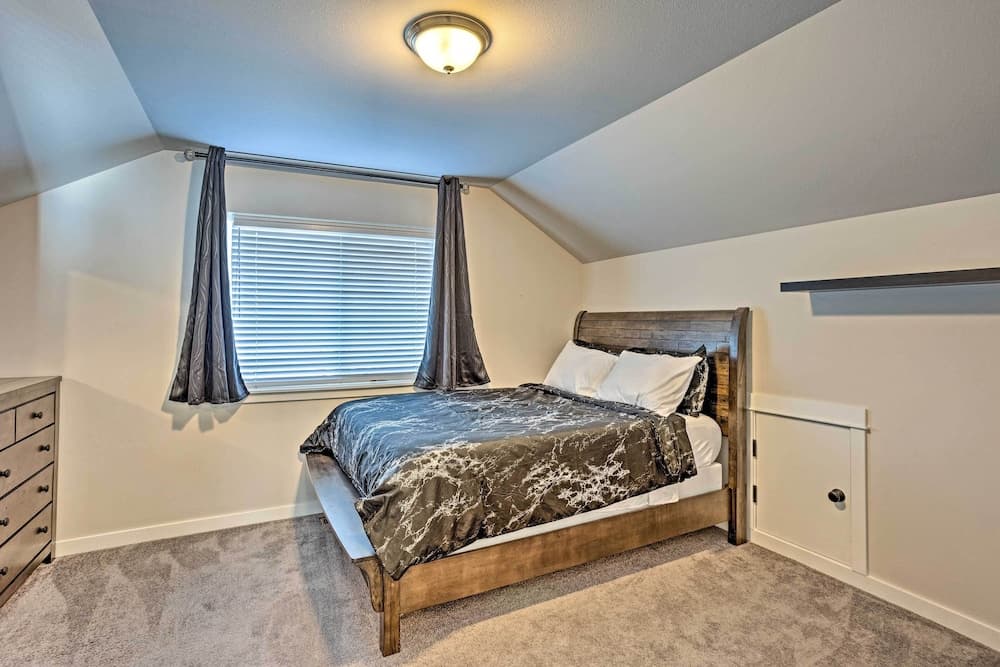 Spacious Washington Gem ~ 2 Mi to Tacoma Dome