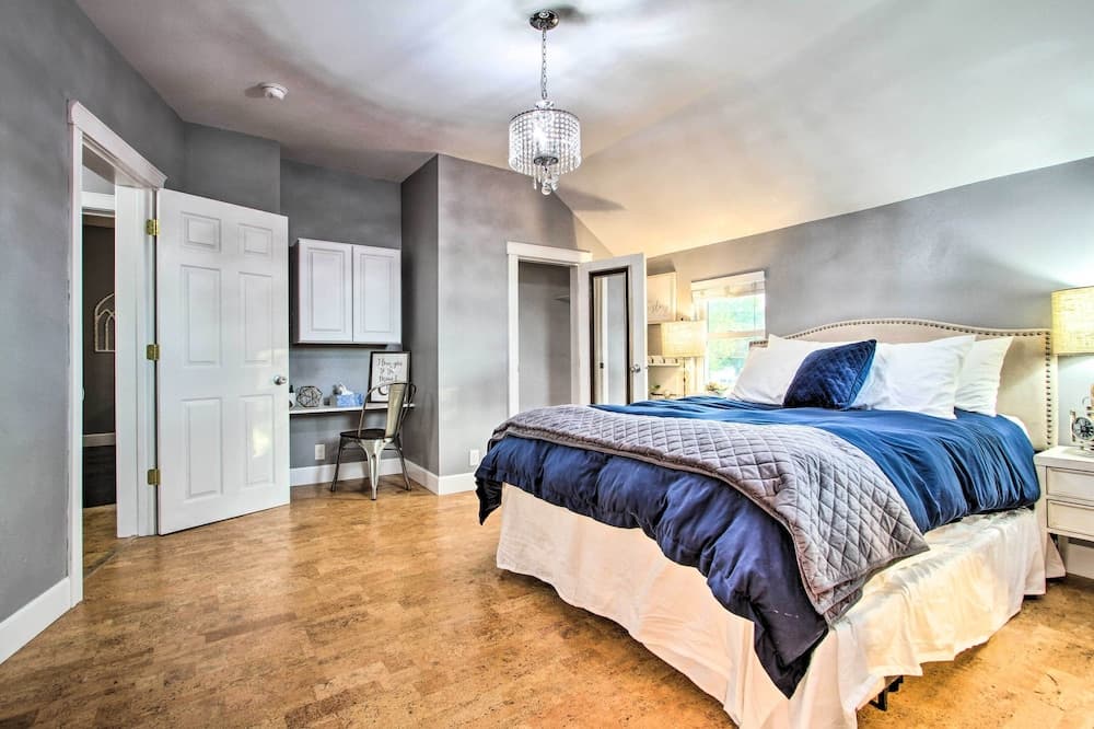 Updated Great Falls Home w/ Fire Pit, Deck & Yard!