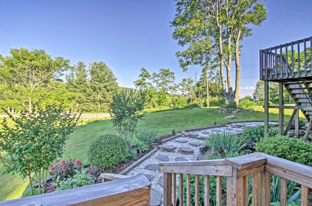 Hendersonville Apt. w/ Sugarloaf Mountain Views!