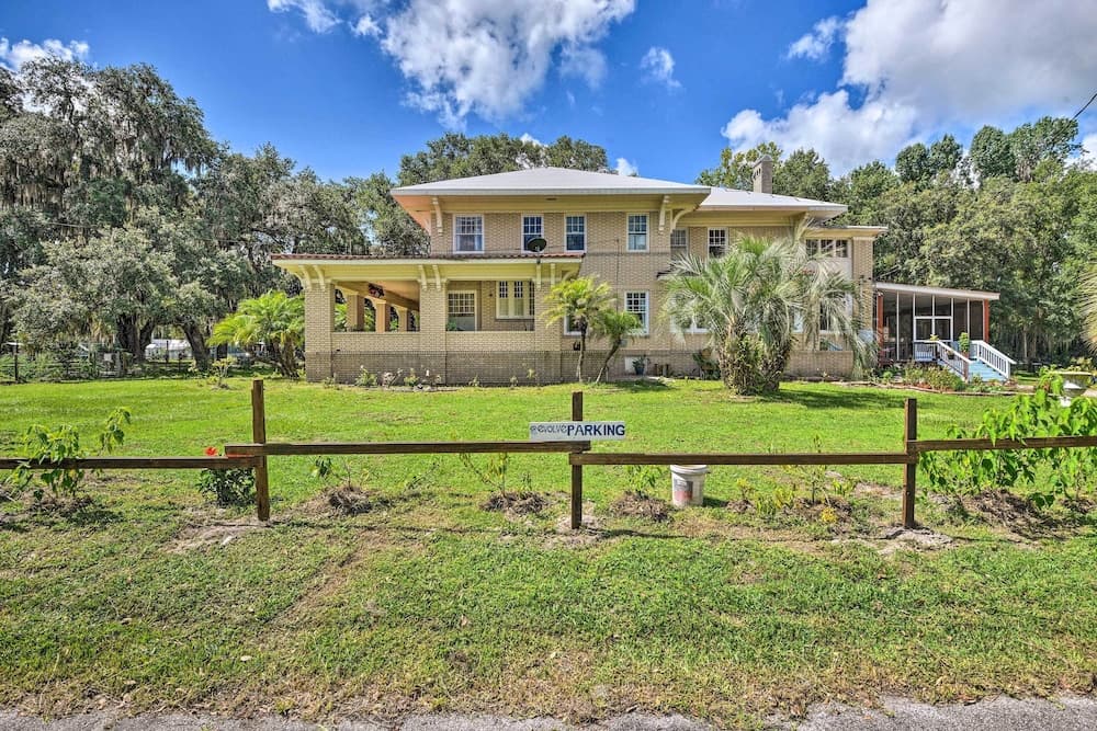 Historic Crescent City Studio - Lakefront w/ Dock!