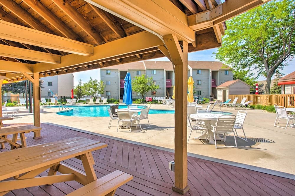 Port Clinton Condo w/ Balcony + Water Views!