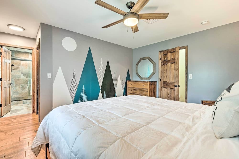 East Stroudsburg Home w/ Decks & Private Pond