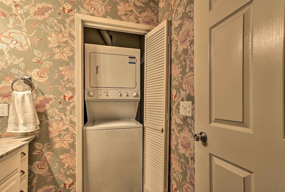 1 Mi to Port Aransas Beach: Condo w/ Pool Access