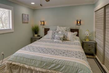 Dog-friendly Manistee Home w/ Deck, 2 Mi to Beach!