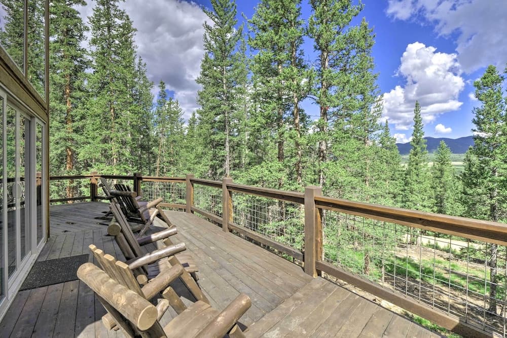 Spacious Cabin w/ Views & Deck Near Jefferson Lake