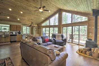 Spacious Cabin w/ Views & Deck Near Jefferson Lake