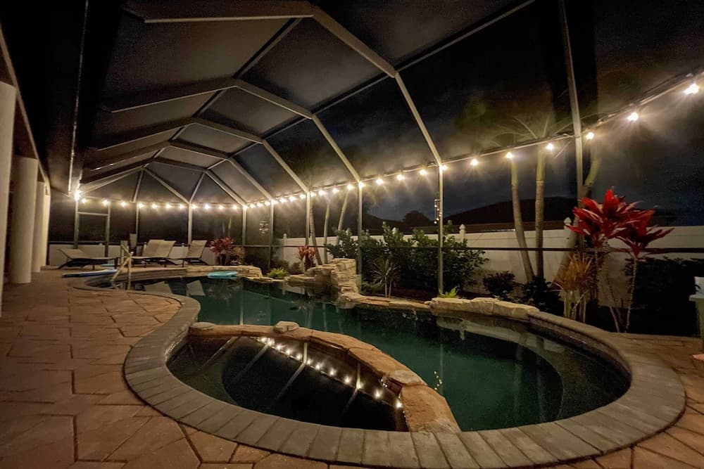 Spacious Oasis w/ Lagoon Pool & Spa in Cape Coral!