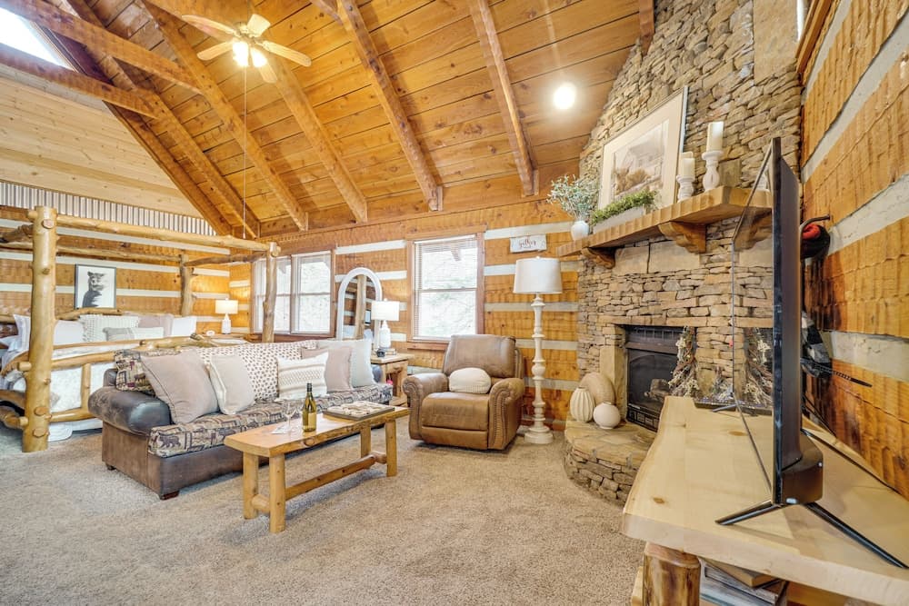 Honey Bear Pause: Rural Escape w/ Porch & Hot Tub!