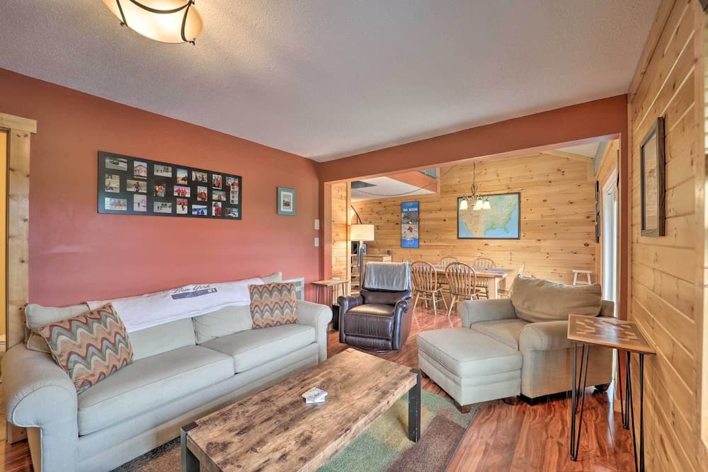 Cozy Condo: Walk to Resort, 9 Mi to Sugar Mountain