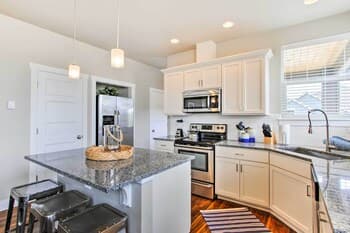 Ocean Shores House w/ Hot Tub - Walk to Beach