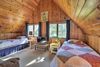 Lakefront Bellaire Getaway w/ Kayaks!