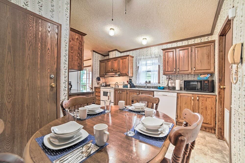 Cozy Cosby Home ~ 5 Mi to Great Smoky Mtns NP