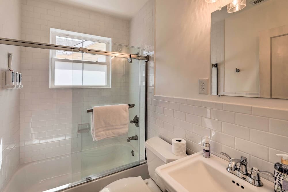 Bright Beaufort Getaway w/ Waterfront View!