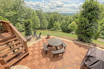 Spacious 'eagle's View' Luxury Cabin w/ Views