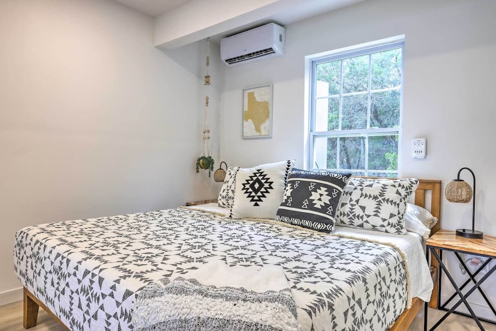 New Braunfels Studio w/ Porch ~ 11 Mi to Lake