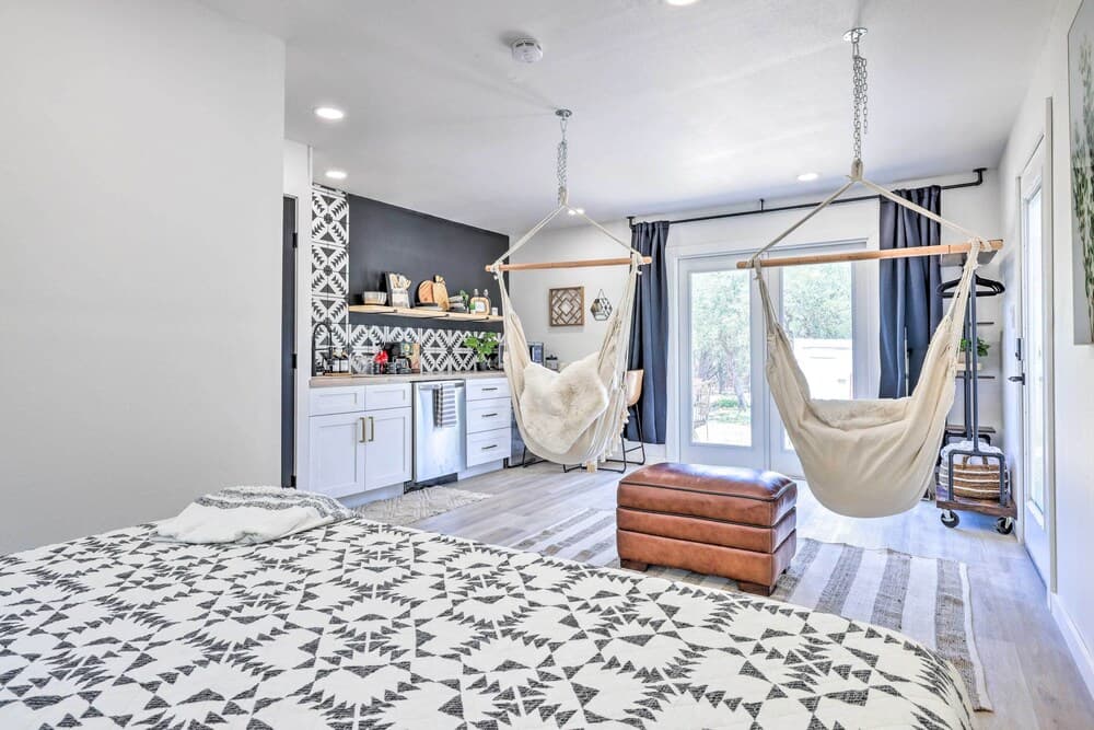 New Braunfels Studio w/ Porch ~ 11 Mi to Lake