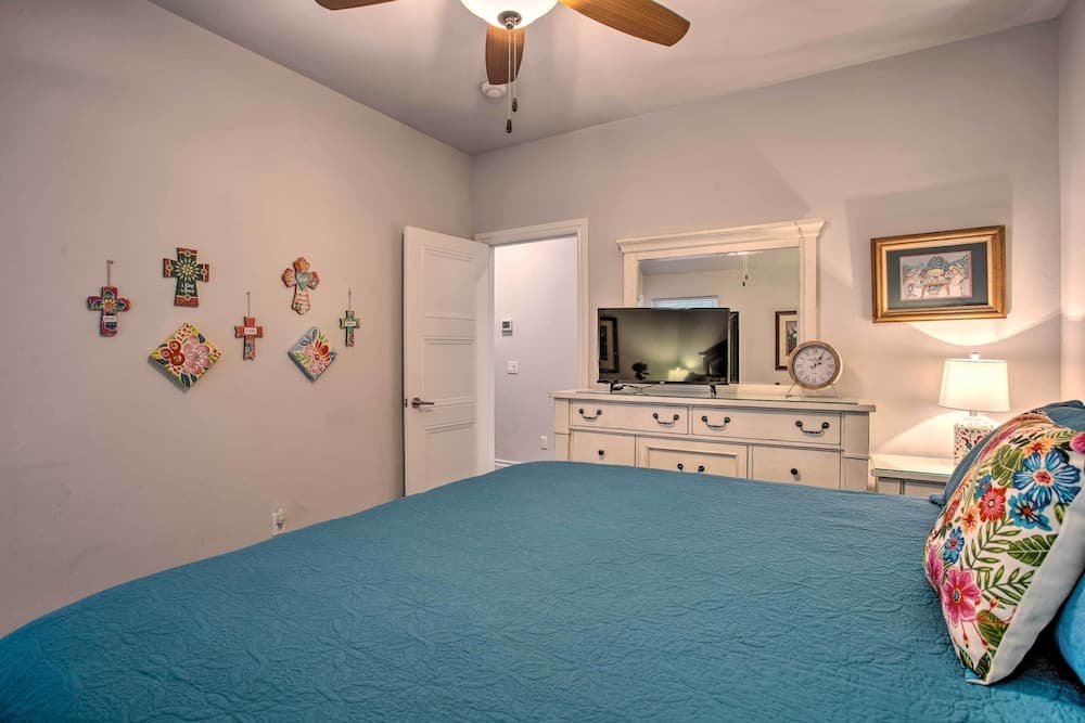 Modern OKC Retreat: Half-mile to Plaza District!