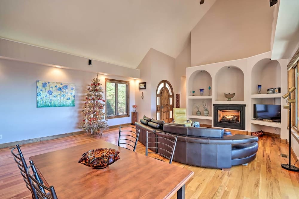 Expansive Murphy Retreat w/ Mountain Views!