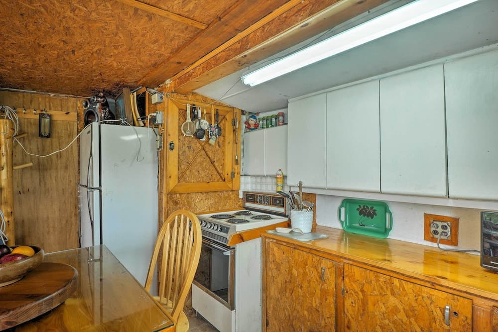 Cozy Cottage on Caroga Lake w/ Waterfront Fire Pit